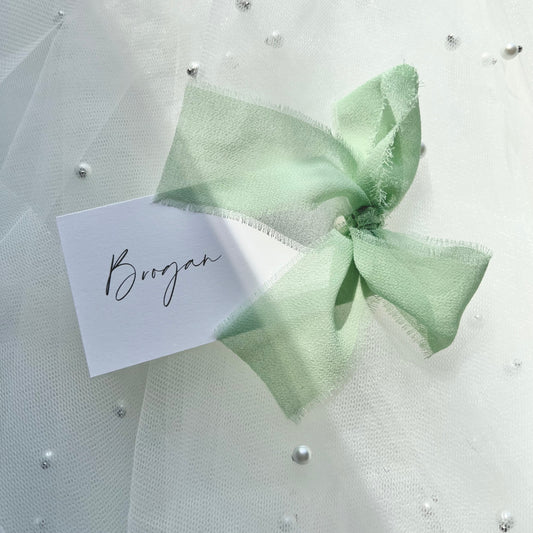 Poppy Place Card With Green Bow